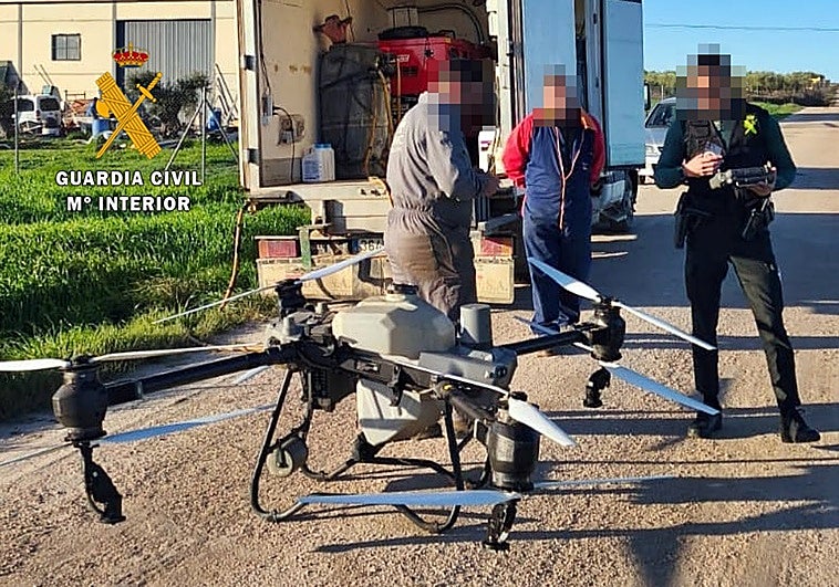 Multan a un agricultor por pilotar un dron junto al helipuerto del hospital de Don Benito